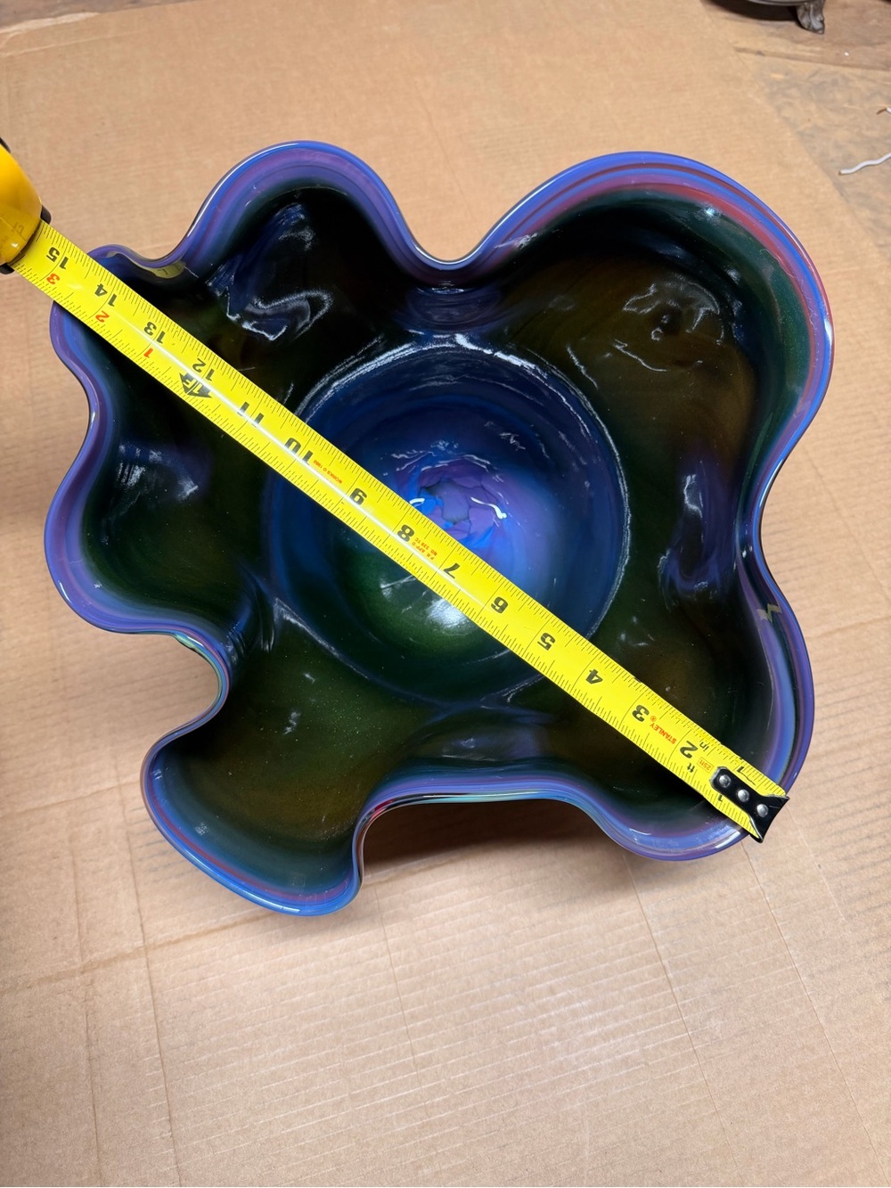 Huge 15” signed The Glass Hive Oregon Hand Blown Ruffled Ribbon Art Glass Bowl - Picture 10 of 16
